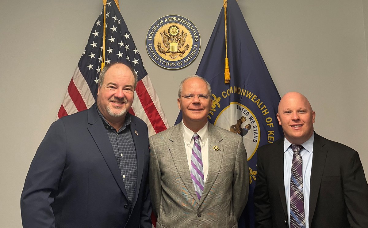 I was happy to meet with the Kentucky Ambulance Providers Association to discuss issues impacting emergency medical service providers and patients' access to care- in addition to the work I am doing on the @HouseCommerce Health Subcommittee to solve workforce shortages in the…