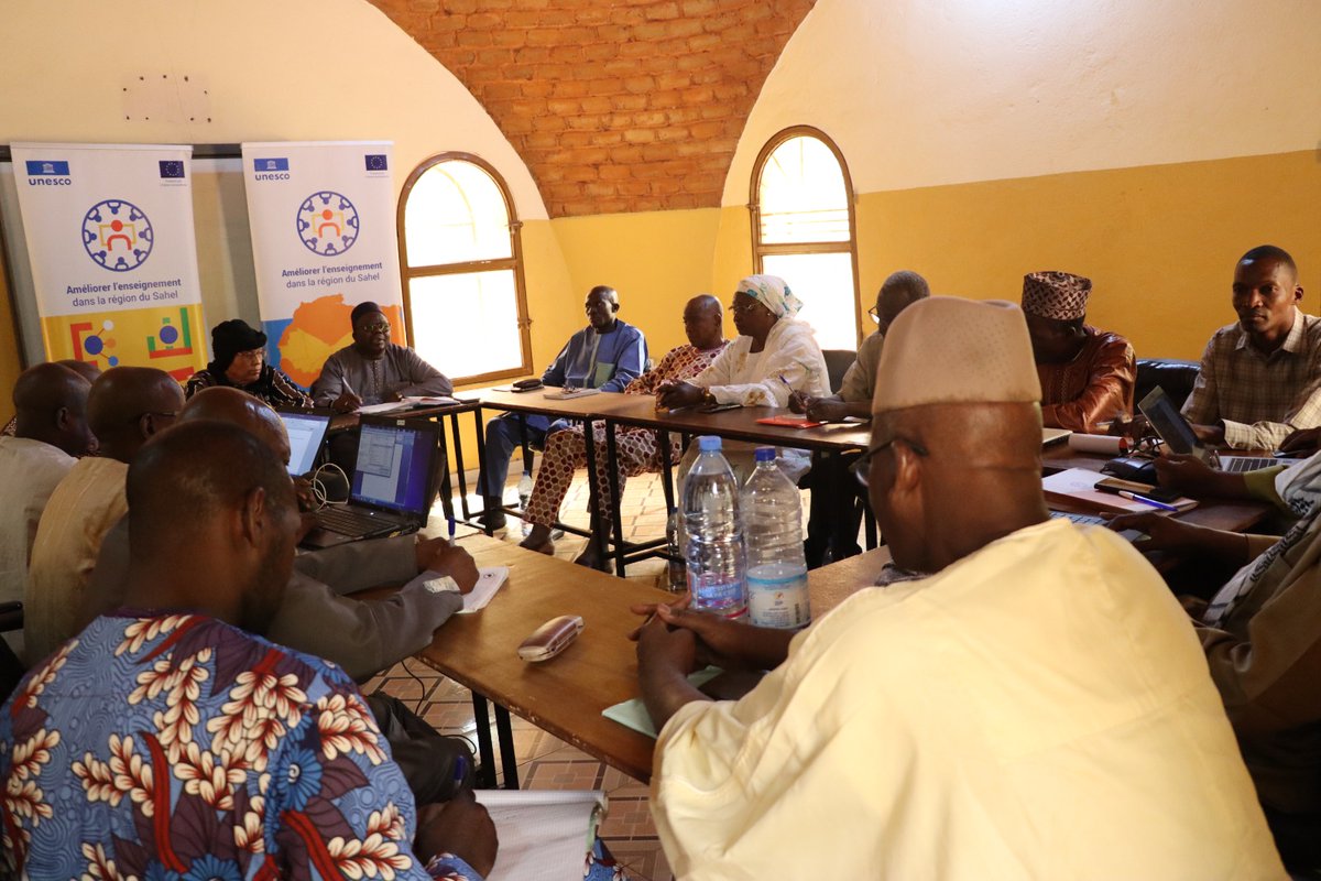 Du 16 au 20 avril 2024 à #Ségou, l’UNESCO Mali, en collaboration avec le ministère de l’Éducation nationale, a organisé un atelier d’élaboration d'un référentiel de #formation visant la professionnalisation des #enseignants du Mali.