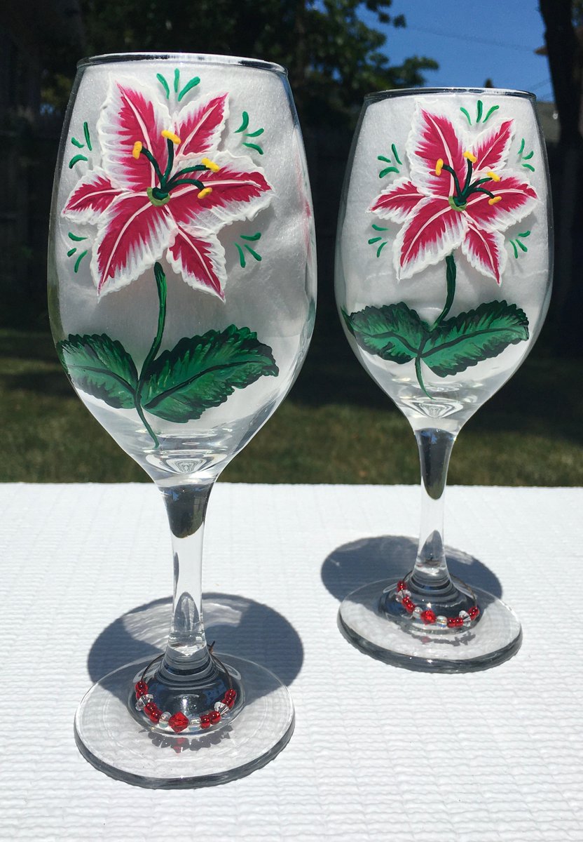etsy.com/listing/281585… #lilies #wineglasses #flowerlovergift #SMILEtt23 #CraftBizParty #etsy #etsyshop #etsymntt