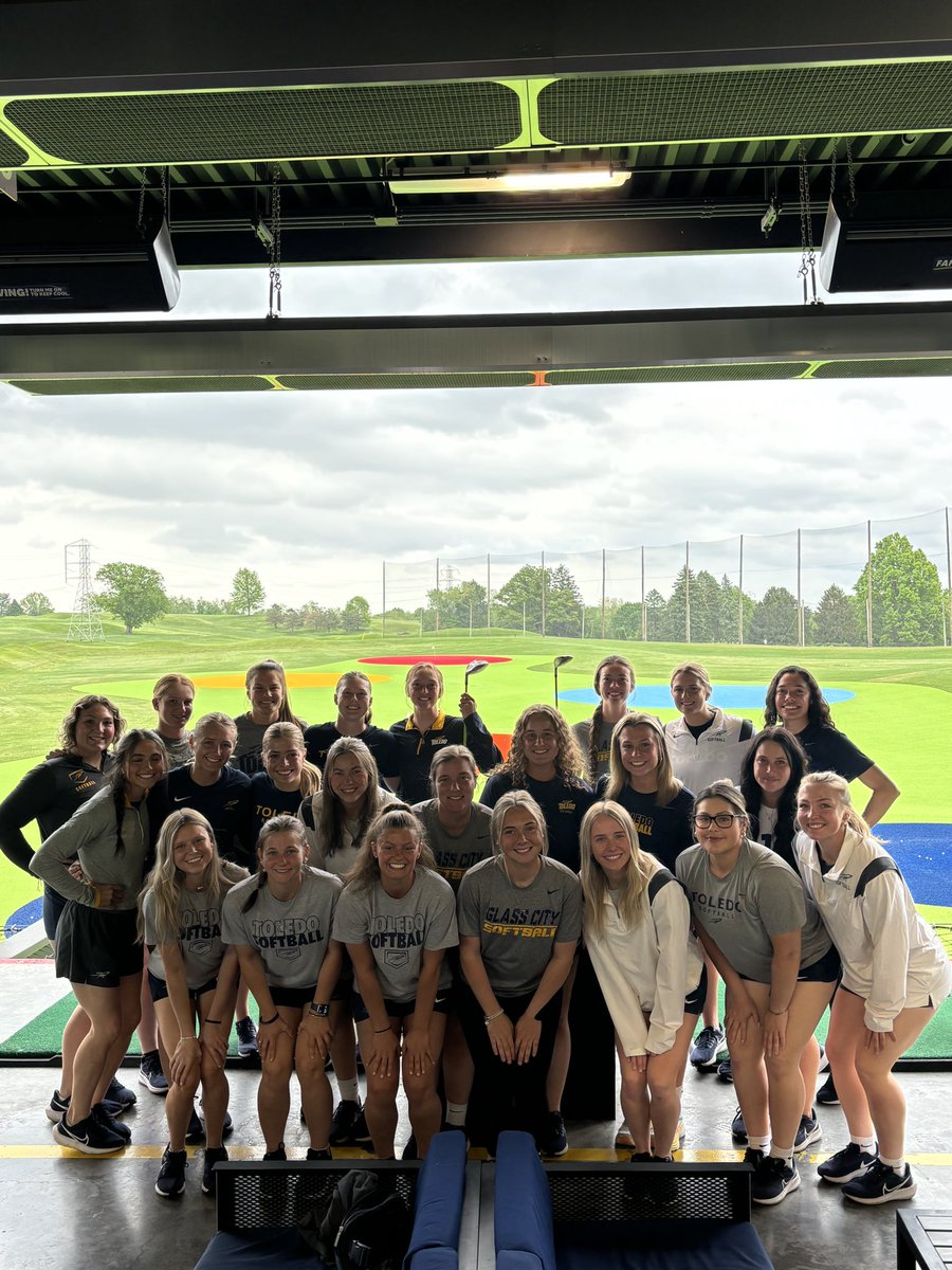Swapped the bat for clubs for a little friendly competition before we hit the field tomorrow for some #MACtion ⛳️ 🥎🚀