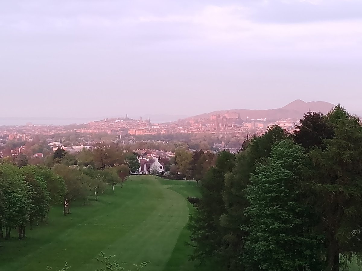 Not a bad place for a nice evening walk you know, #CorstorphineHill! 🌳

Not too much rubbish along the main paths, but if you keep your eyes 👀 open properly... and go off the beaten track a bit...

21 dog 💩 bags in the end, some plastic & some cans (some very old!) 

#litter