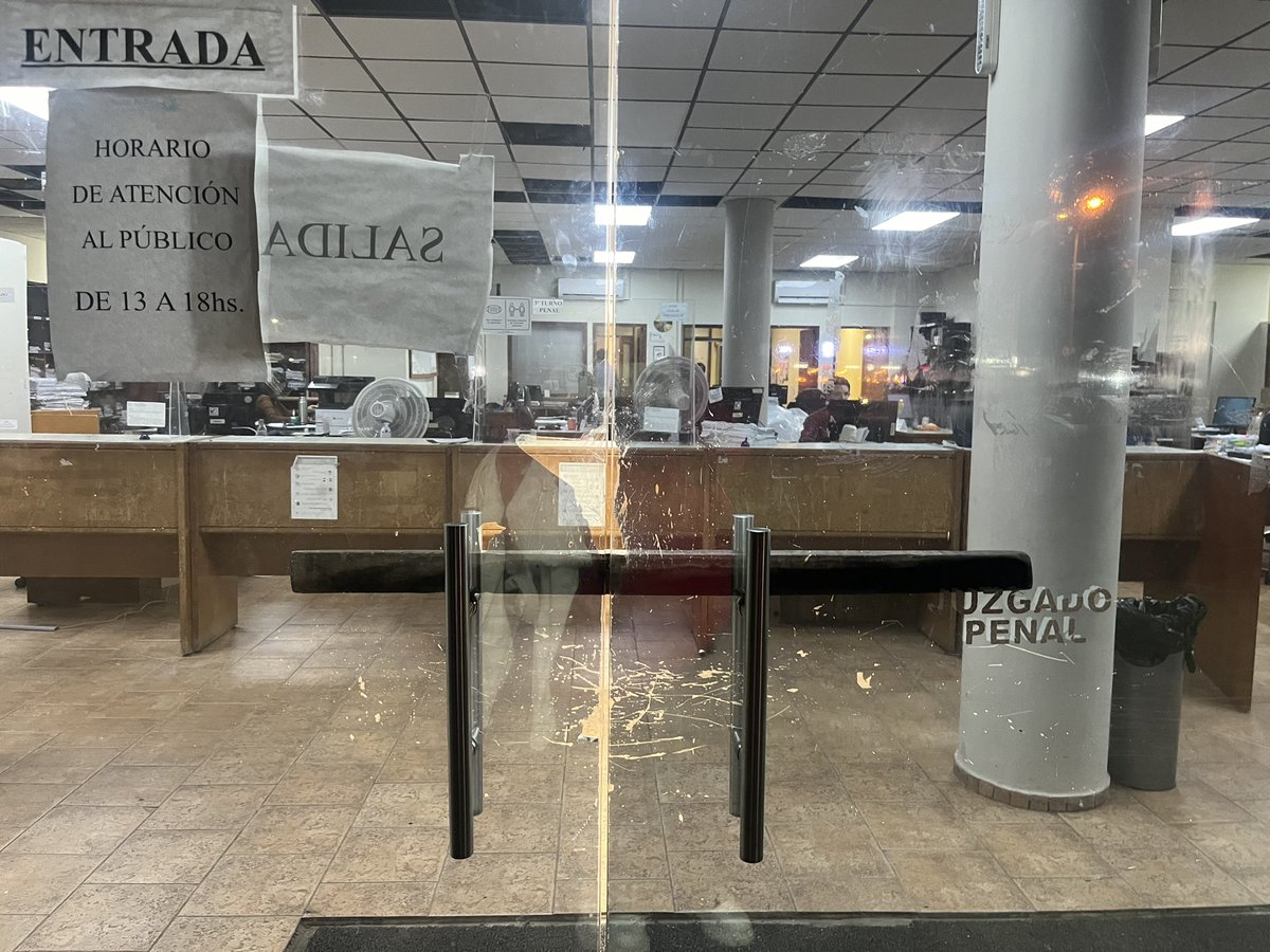 Hace pocos días se anunció que se iban a empezar a transmitir las audiencias por streaming. Desde que pasó eso, hubo dos audiencias de interés público: las dos las reservaron. Sin streaming, sin periodismo, sin público.

Una Justicia de puertas abiertas a la gente y todo eso