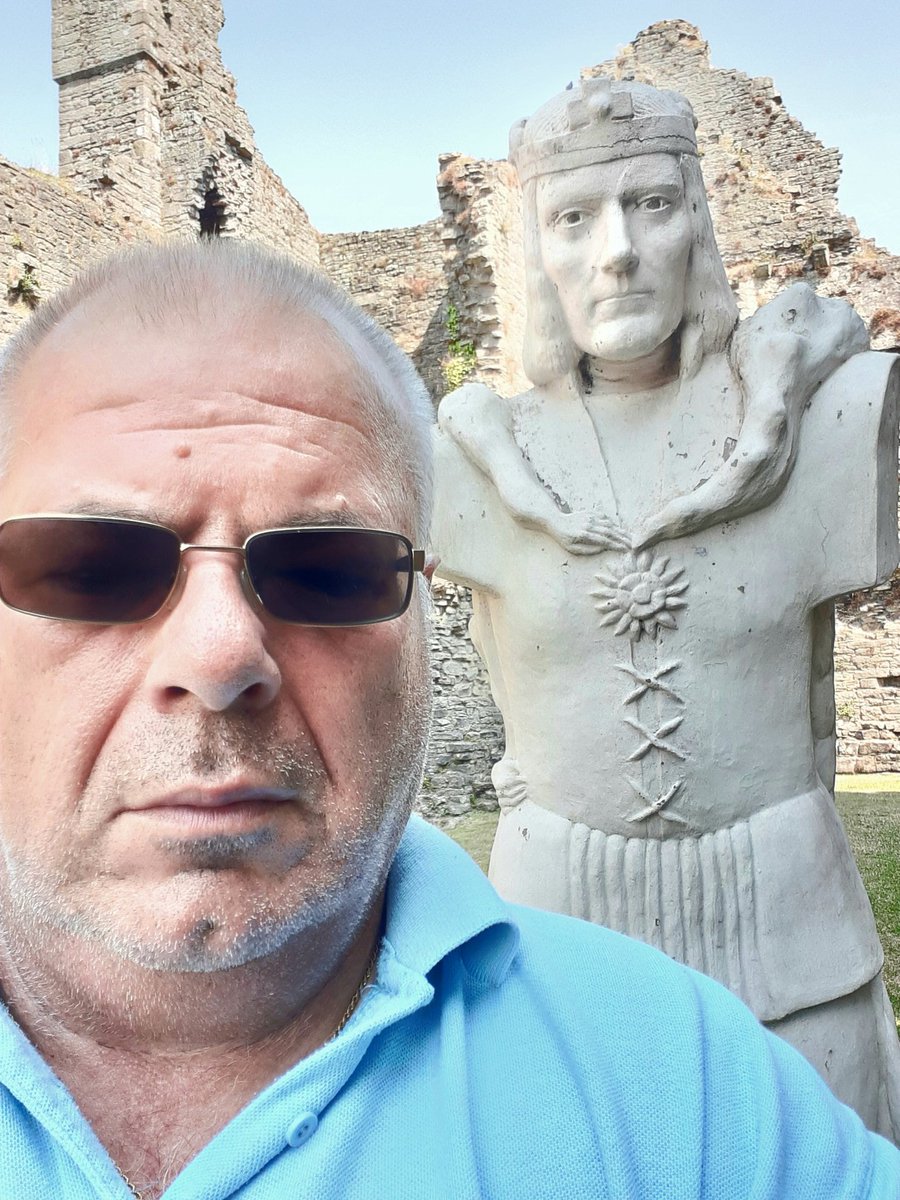 enttruth2's tweet image. That's my spiritual home booked for holidays #Leyburn #Hawes and  pay homage @rsociety_iii Castle at #Middleham 

 Who will we come across this year. Last year it was Michael Portillio @portilloandhen on @WensleydaleRail and Paige appeared on TV.