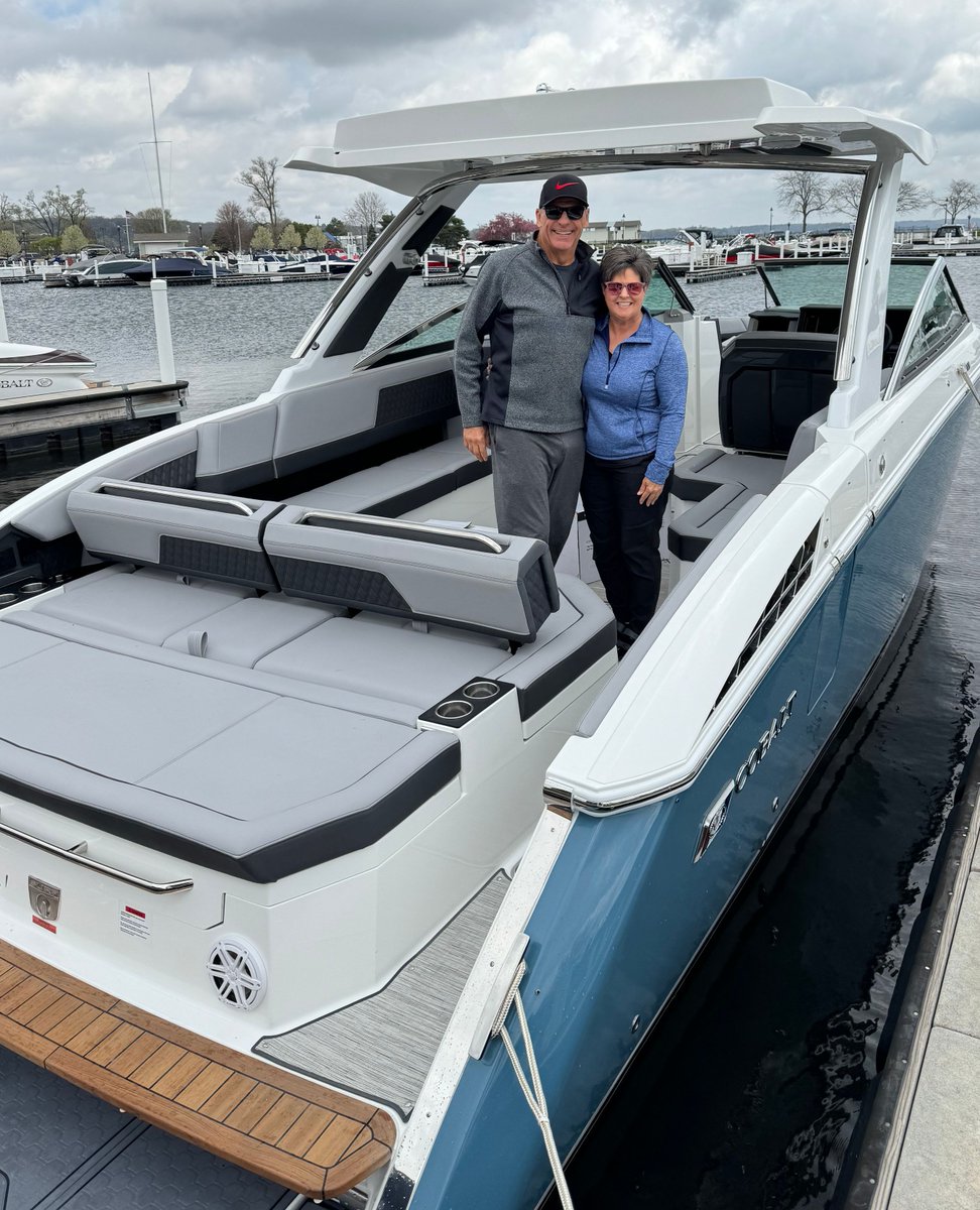 Congrats to the Birkinbine Family on your NEW Cobalt R33Surf! We can't wait to see you around the lake!

#gordyslife #gordysmarine #cobaltboats #experienceextraordinary #lakegeneve #foxlake #lakecountry