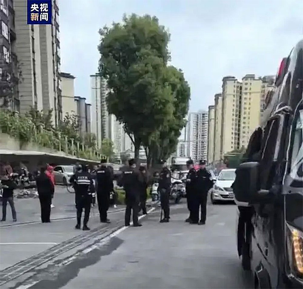 Knife Assault at Chinese Hospital Leaves Two Dead, 21 Injured dlvr.it/T6YrML