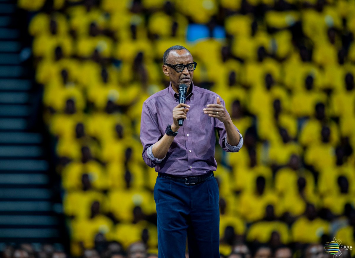 President #Kagame urges the youth to be courageous, maintain the volunteerism spirit, and work together for themselves individually and for the country to attain the aspired development. #RBANews ➡️ shorturl.at/gilD5