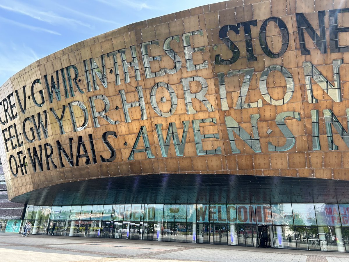 Arrived at the Millenium Centre in Cardiff today to glorious sunshine. Great to catch up with our members in @BBCNOW. Expecting a few more visits to Cardiff in coming months to support @WeAreTheMU members in WNO who are threatened with cuts.