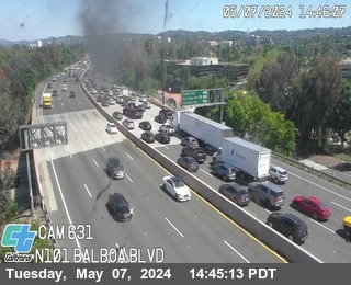 Reports of a car fire on the 101 SOUTH between Balboa Blvd and Hayvenhurst Ave - Traffic is jammed on approach <a href="/LAFD/">LAFD 🔥</a>  en-route  #latraffic
