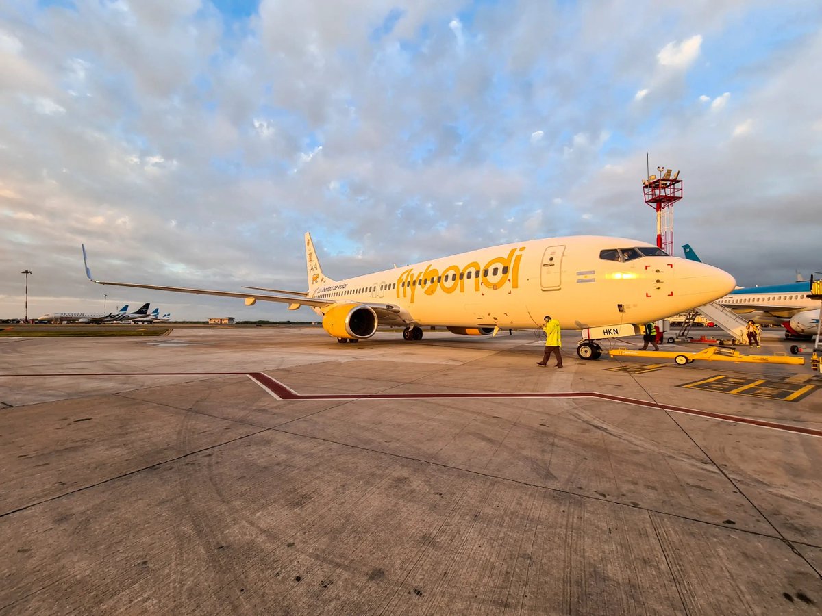 El jueves 9 de mayo, por el paro, Flybondi pasará todas sus operaciones de Buenos Aires al aeropuerto de Ezeiza 🇦🇷 Además, la low cost tendrá vuelos desde Córdoba a Bariloche y Salta.