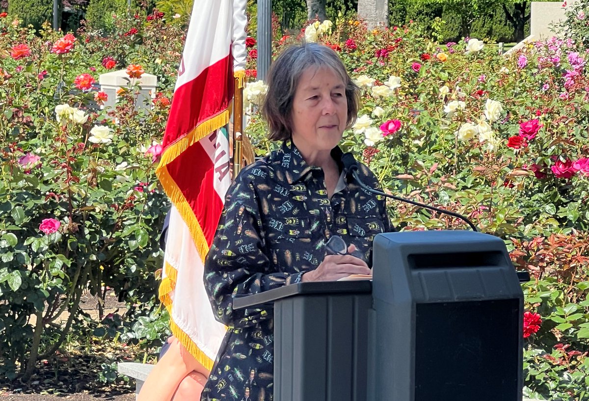As chair of @CaWomensCaucus, I was honored to stand today w/ @Steve_Glazer & legal leaders to commemorate CA’s 1st woman Supreme Court Chief Justice, Rose Bird, and to establish the “Chief Justice Rose Elizabeth Bird Justice for All Plaza' at the CA Capitol.
