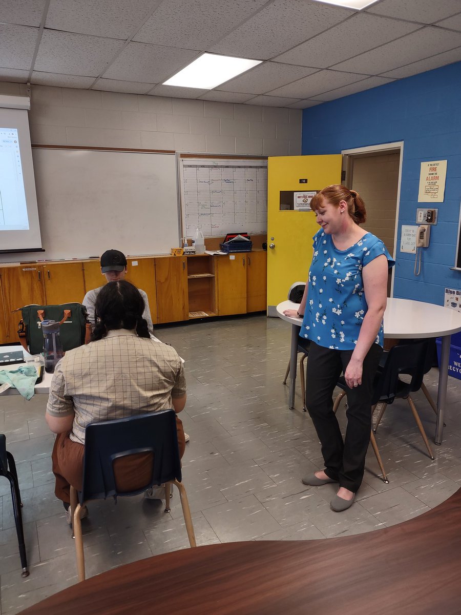 c_twitchin's tweet photo. What an amazing day being part of #LiteracyCircles in Ms Merlin's class.  Students shared various perspectives of the books they are reading.  Loved hearing about how students connected to what they were reading!!

@GLRobertsCVI  @DDSB_Literacy @DDSBSchools https://t.co/NCTtUxQKOf