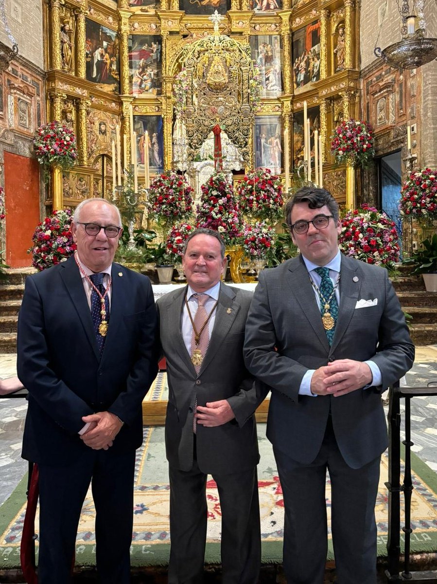 🔵 #ActualidadPastoreña | Nuestra hermandad estuvo representada por el hermano mayor, @mspolidoro72, en la función principal de instituto del @rociodetriana el pasado domingo 5 de mayo en nuestra Real Parroquia de Señora @SantaAnaTriana