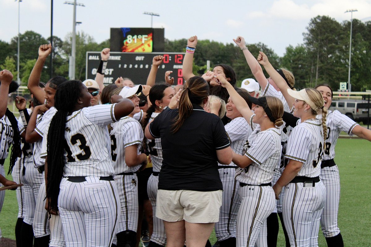 The Yellow Jackets are state tournament bound! What a run for the Oxford!