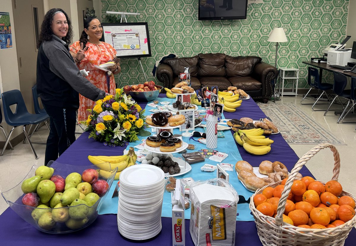 Started our morning on day 2 of #TeacherAppreciateWeek with coffee and sweet treats! Thank you @Starbucks! @ElCarranco1