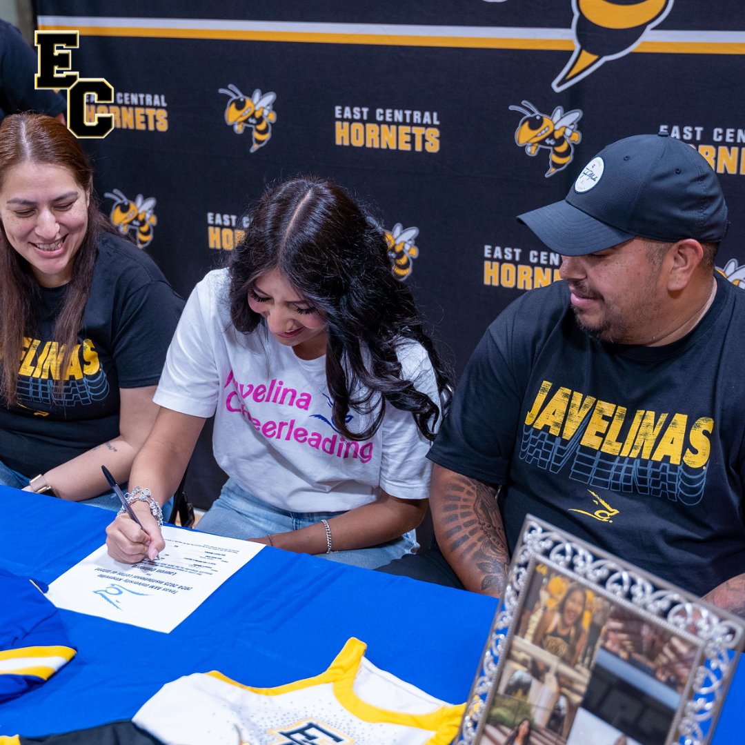 ECHS honored talented athletes during today's College Signing event! Emery Espinoza - UT Dallas; Mariana Medrano-Sanchez - OLLU; Samantha Melendez - Waldorf University; Lauren Quintero - TAMUK. View more photos at the link ➡️ ow.ly/lGBr50RyZLu #ECProud!