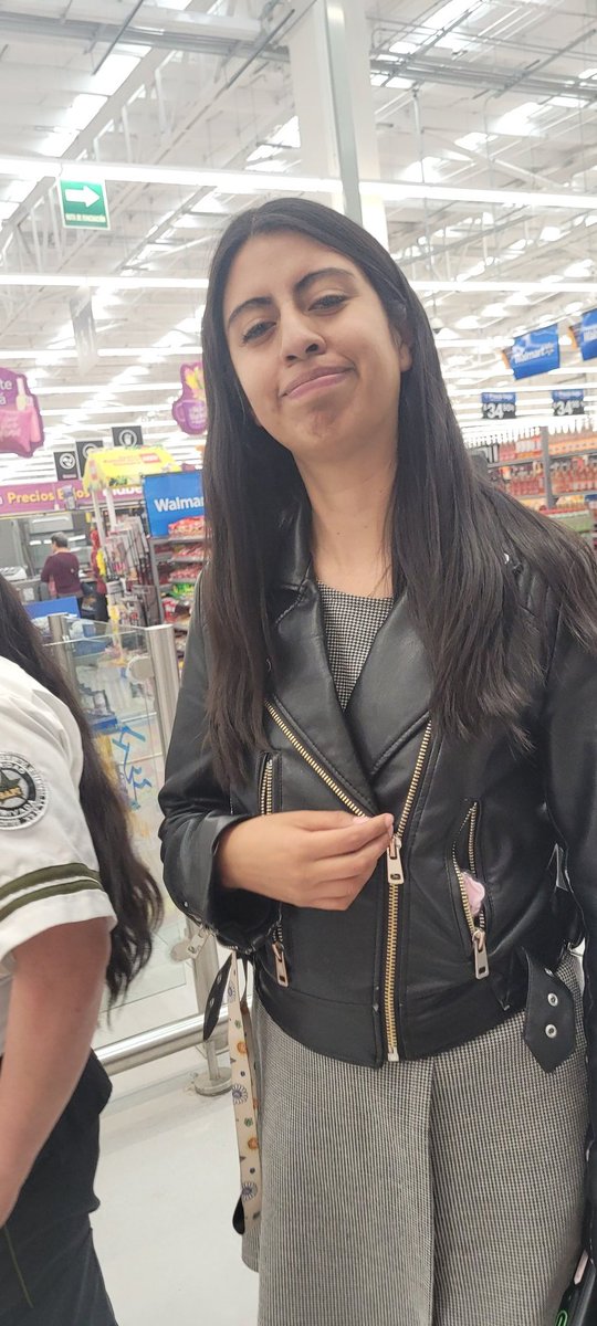 LizbethCarrillo's tweet photo. La empleada de @WalmartMexico #Metepec que me acusó de robarme un maquillaje y agregó: "Si no tienes para pagarlo no entres a esta tienda". Todo está grabado @Profeco ¿Qué procede?
He sido clienta por años y jamás robaría. https://t.co/Gv5I5BUtyp