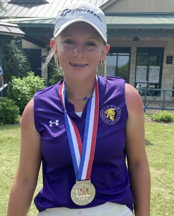 COURTESY UIL ATHLETICS: Here is the photo from the UIL of Dresden Bounds of San Antonio Pieper after finishing 2nd. Was tied for the lead with a couple holes remaining but her opponent made 2 late birdies. A reminder SHE IS A FRESHMAN!!!! @BMar1842 @beltwayjgt #UILState…