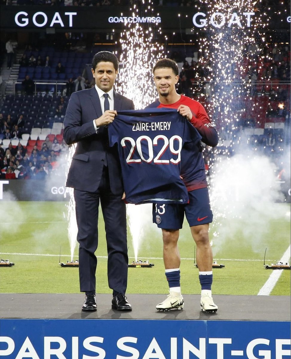 ThomasAs27's tweet photo. Toi non plus on te lâchera pas petit prince.

Des moments comme ça vont tellement te faire grandir. 

Tu es le futur de notre club Monsieur Warren Zaïre-Emery ❤️💙 https://t.co/2t7HmWGoCZ