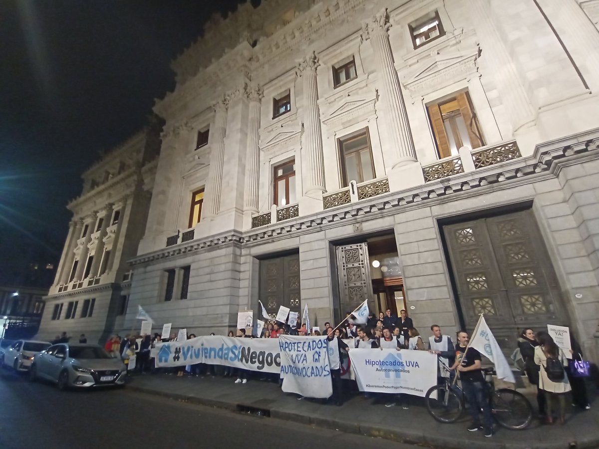 #HipotecadosUVA en el <a href="/SenadoArgentina/">Senado Argentina</a> . Pedimos ser escuchados tenemos media sanción  de <a href="/DiputadosAR/">Diputados Argentina</a> . Freno a la #UsuraUVA !!!