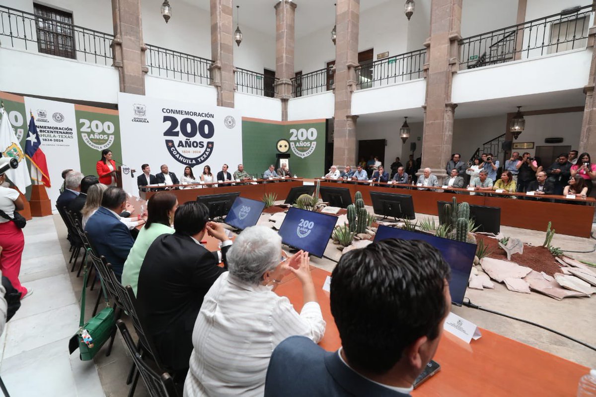 Acompañé al gobernador @manolojim a la presentación de las actividades por la conmemoración del Bicentenario de la fundación del Estado Coahuila-Texas, así como la exhibición de la cápsula del tiempo “200 años, 200 historias”. #Saltillo