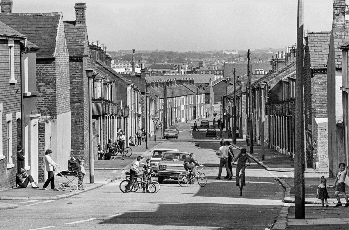 Riga Street, Shankill. Belfast. 1981. (© Klaus Fröhlich / courtesy/permission @ArchiveBelfast