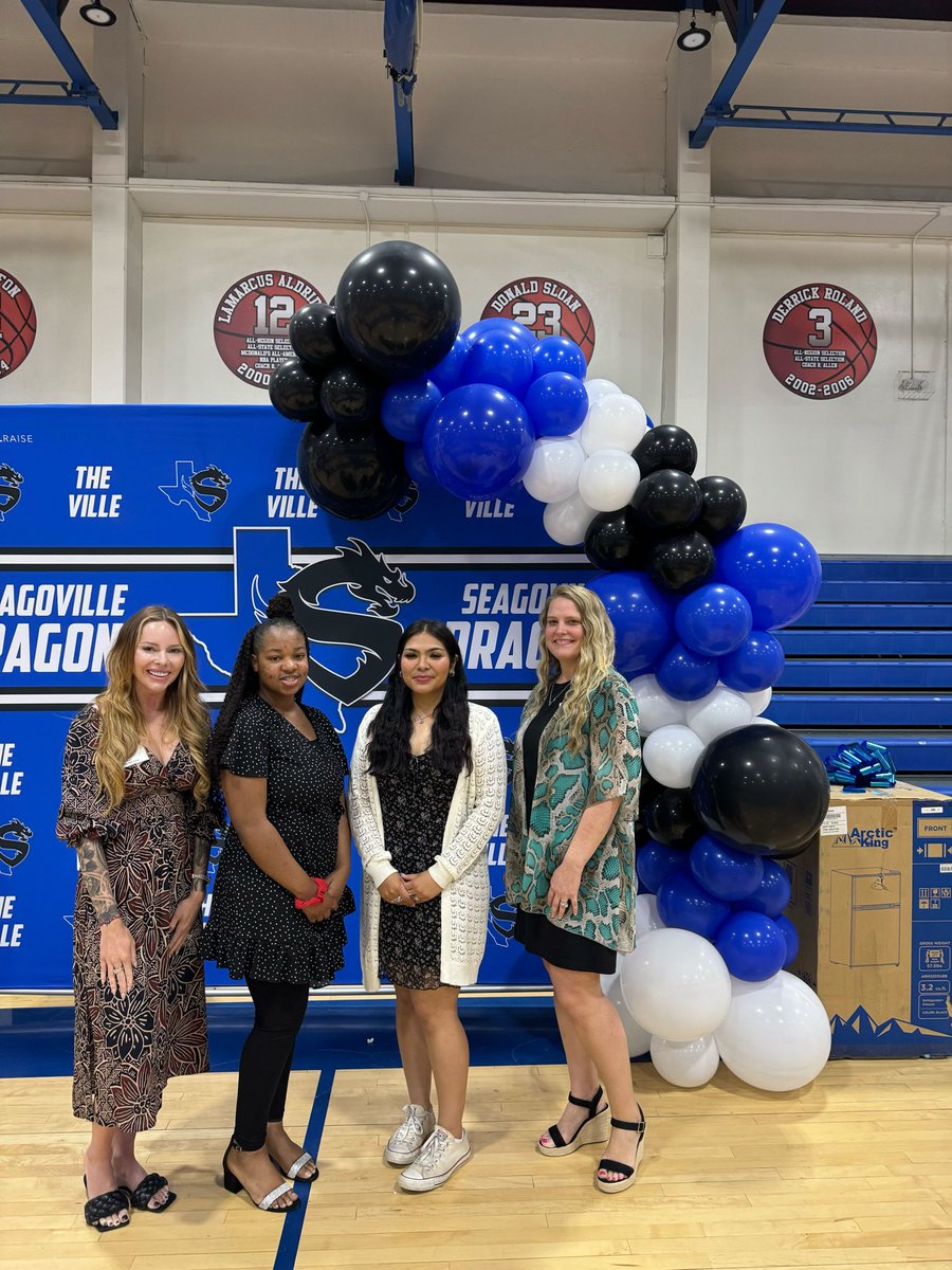 Congrats to a few of our @SHSDragonsDISD on their Senior Recognition Day celebrations!! We are so proud of you and your resilience through this challenging year!! @dallasschools @DianaVNunez