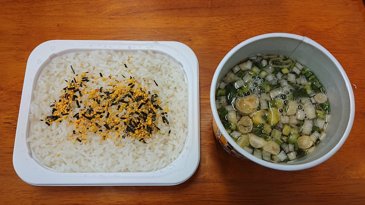 私の朝ごはん レンチンごはん カップ味噌汁 ふりかけ いただきます🙏 #穴水町 #避難所生活 #朝食