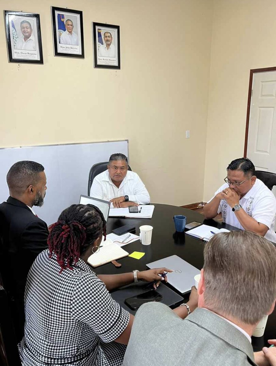 🇧🇿 Thank you to the Honourable Oscar Requena, Minister of Labour for Belize, for hosting a productive discussion with the @ILOCaribbean team to address national labour market issues as well as the ratification of ILO Conventions📝