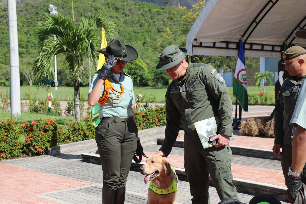 Felicitaciones a @carabineroscol por liderar el Simposio Internacional de Bienestar Animal y despliegue operacional K9, dirigido al cuidado de nuestros perros, del cual participan de forma virtual expertos de México, Canadá, Paraguay, España, República Dominicana, Ecuador y Perú.
