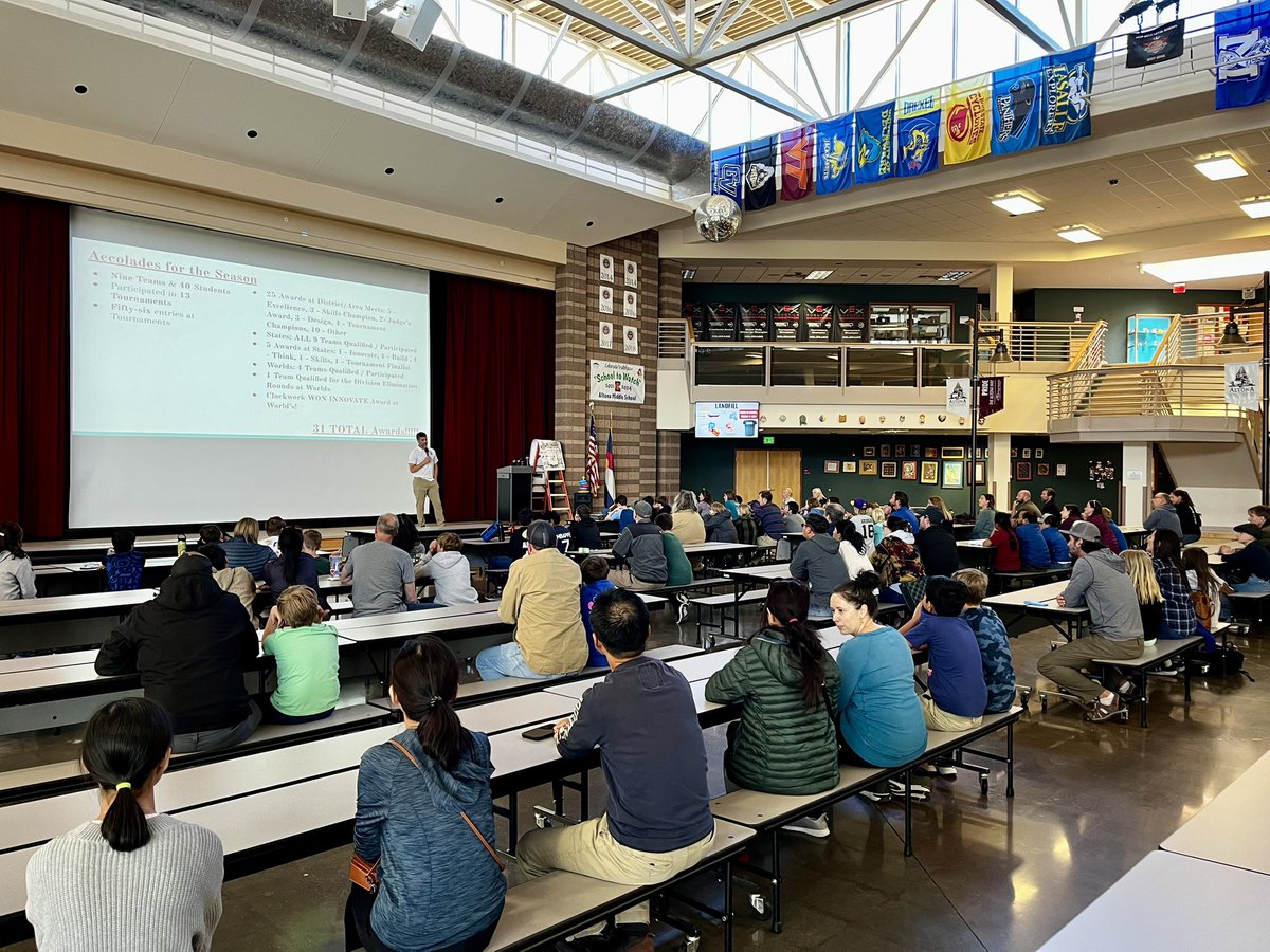 1 week after our @AltonaMS #RattlerNation Ss returned from @VEXRobotics Worlds, our parent info night has an incredible turnout from both new & returning families!#AltonaWay @lacrosse_jeremy @SVVSDsupt @DPerfettiDeany @ICSVVSD @MrsDowning @JacobRobertsCO @areitzig @BuchlerStVrain