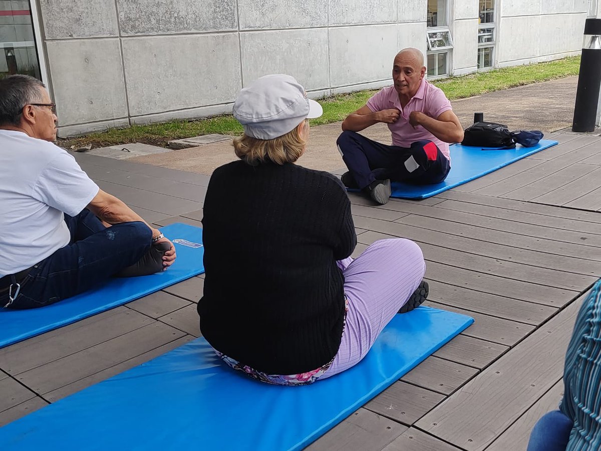 #Entérate Germán Useche, veterano del @COL_EJERCITO, comparte relajación en los talleres de yoga y meditación a otros veteranos y beneficiarios, todos los martes de 2:00 a 4:00 pm en la @divriveteranos (calle 21 # 44-40, sector Puente Aranda, Bogotá) ¡Asiste y no te lo pierdas!