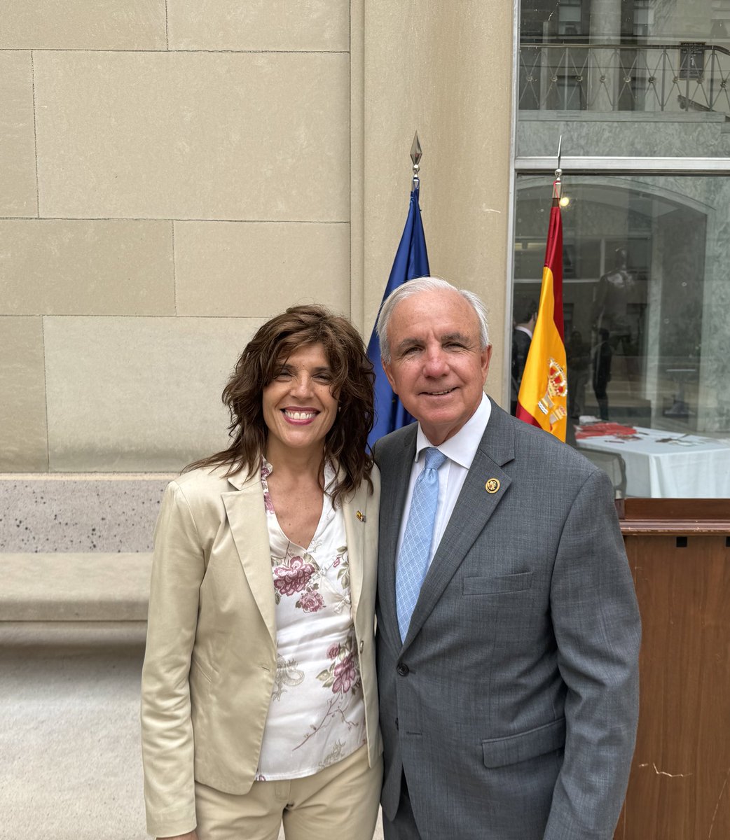 🚨¡Todo un gusto reunirme con la nueva embajadora @AMorenoBau de la madre patria, el Reino de España, ante los Estados Unidos! Seguiremos trabajando conjuntamente sobre temas de importancia para nuestra comunidad y toda Iberoamérica. 🇺🇸🤝🏻🇪🇸