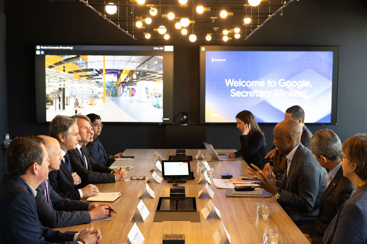 SVP for Research Science & Technology James Manyika, Quantum AI COO Charina Chou, and other experts met with @SecBlinken at our SF offices to discuss quantum tech progress, emphasizing international collaboration's pivotal role.