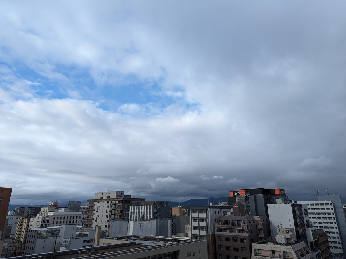 おはよう☁
こっちは曇だけど、東京は降る予報ですね。
昨日のMTGで6月後半に台北&台中出張入る事がほぼ決まり。
taipeipack.com.tw/en/index.html
これに行く予定。前半Computex行くから月2回に。仕事にしなきゃね！
#福岡 #おはよう #イマソラ