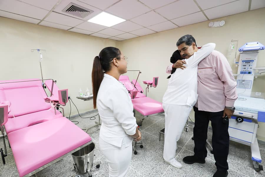 #EnFotos📸 Presidente @NicolasMaduro inauguró en el municipio Tocópero del estado Falcón el Hospital Tipo I “Susana Maduro”. Obras ejecutadas por las Bricomiles para la Salud y la Educación. #07May #MovilizadosPorVenezuela