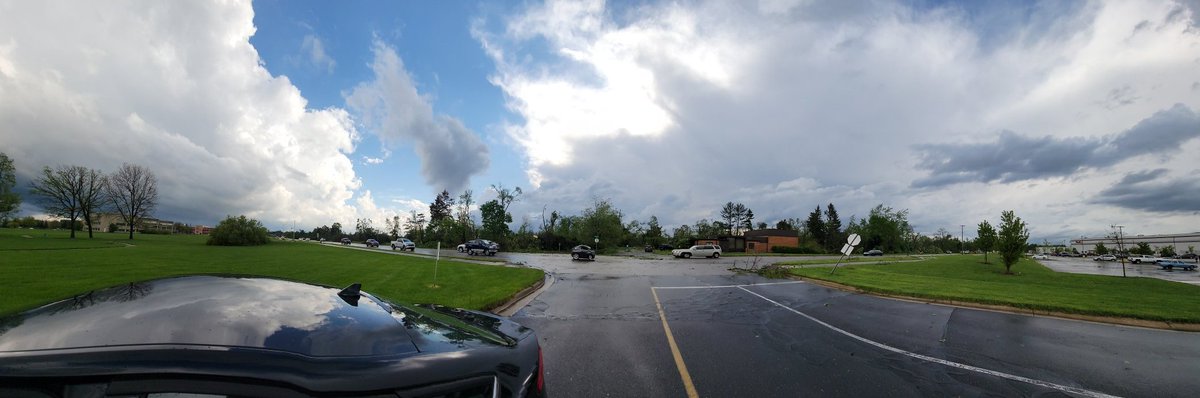 Scraft_wxman's tweet image. @NWSGrandRapids significant damage in Portage. On Portage Road just north of Romence Road at the FedEx facility.