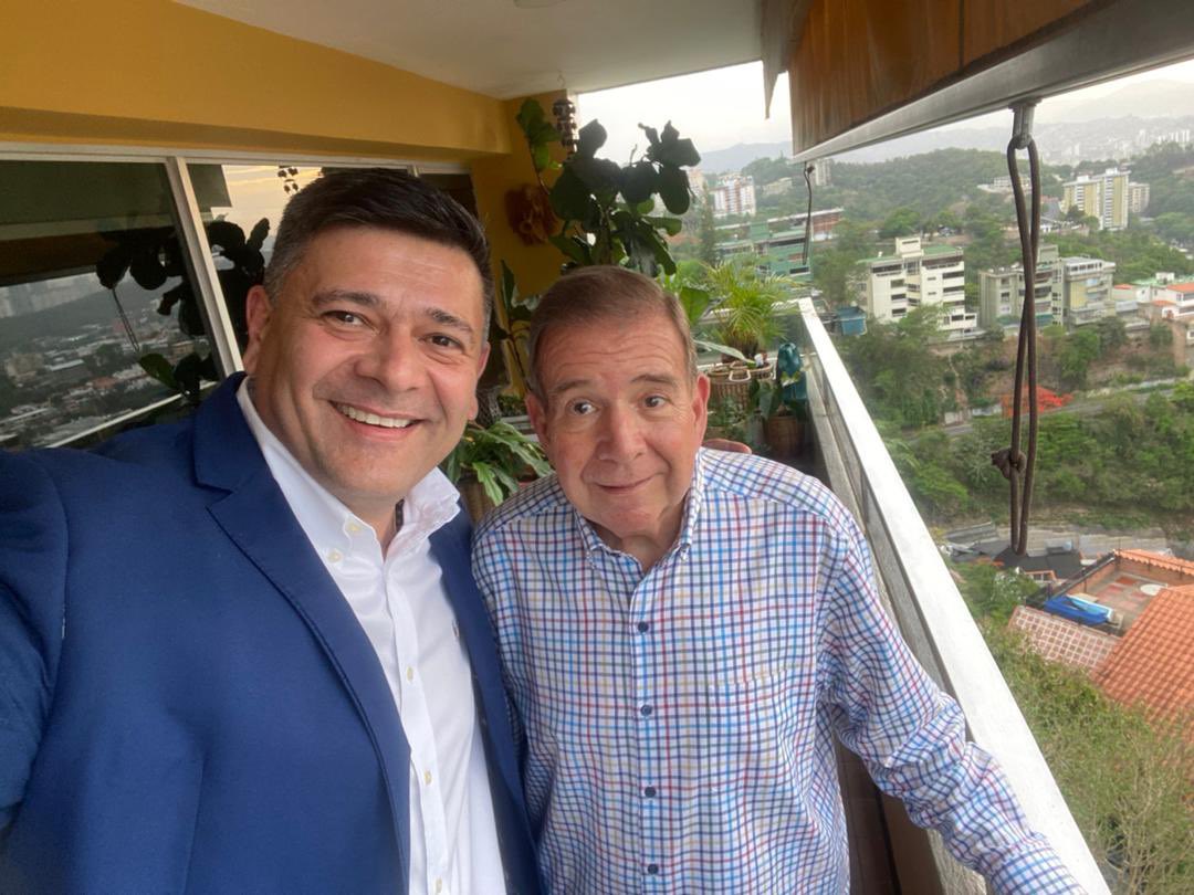 Hoy tuvimos la oportunidad de conversar un largo rato con <a href="/EdmundoGU/">Edmundo González</a> , coincidimos en cómo trabajar y encaminar al país hacia el progreso después de la victoria del 28.

¡Edmundo aquí tienes un amigo, un hermano que estará en cada rincón del país trabajando por Venezuela!