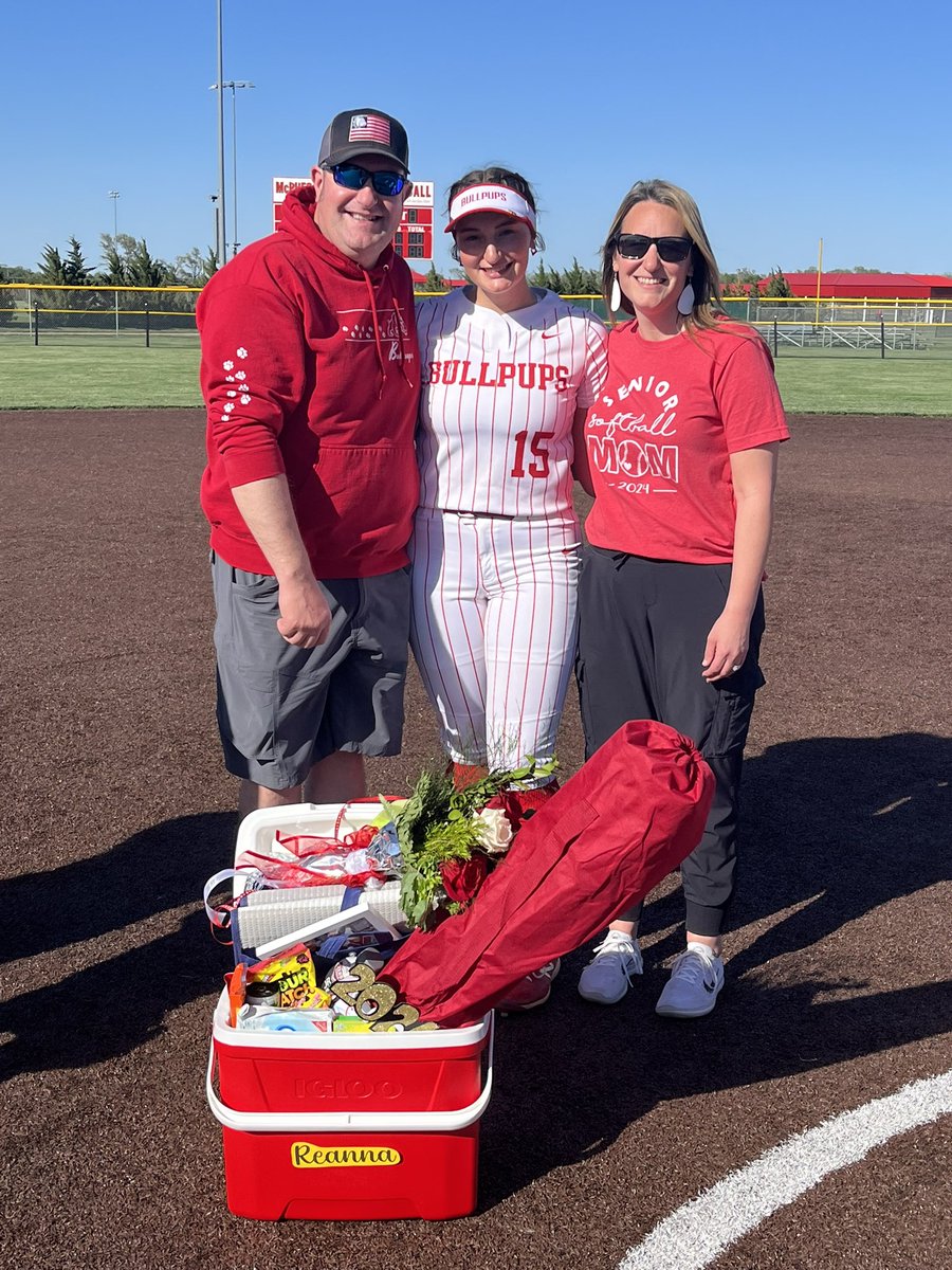 MacPupsSoftball's tweet photo. Thanks to our 🥎SENIORS🥎 and their families! 

All of these athletes have been a part of the softball team for all 4️⃣ years of high school!

❤️🤍🐾

#StandOnBusiness https://t.co/FBpEWI6OcE