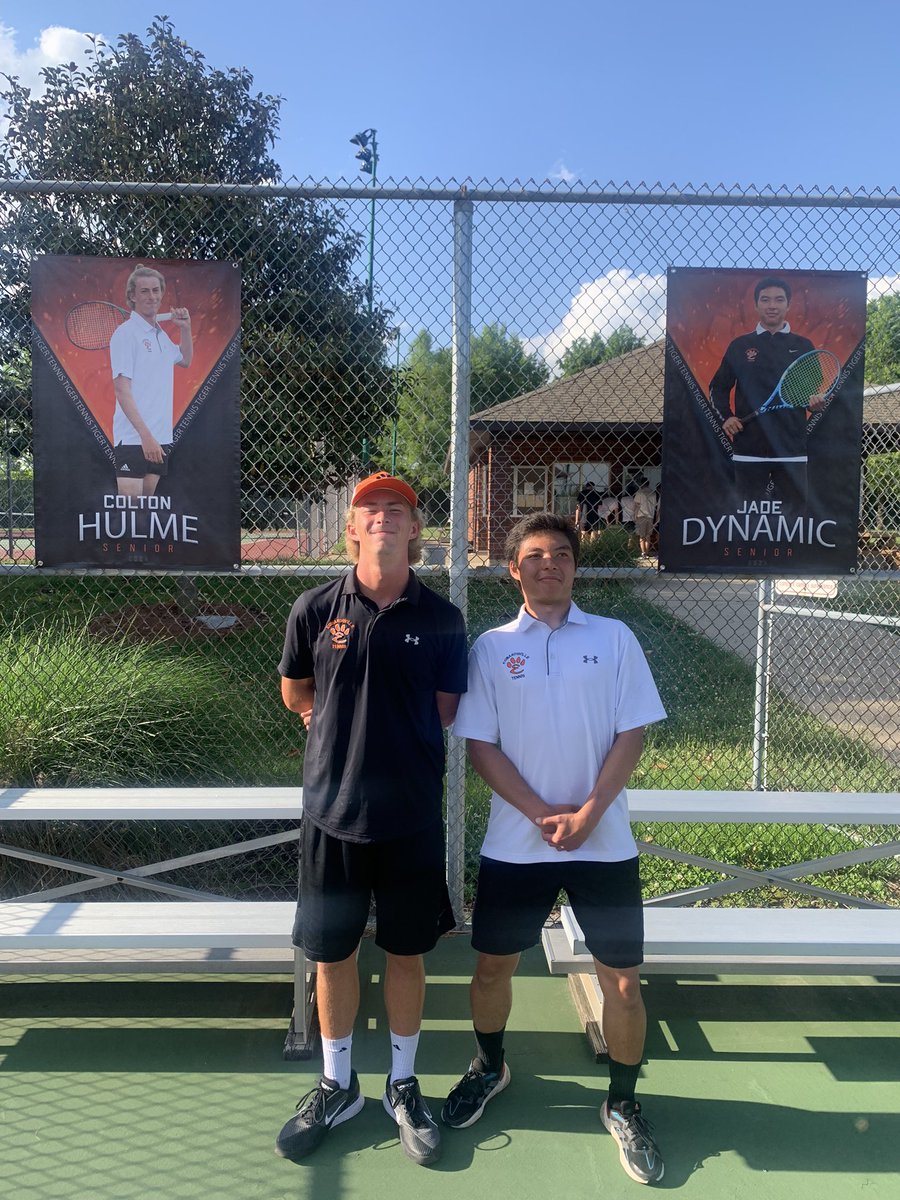 Tigers defeat Belleville West for an awesome senior night celebrating Colton and Jade. Congrats to these awesome young men! @kamper317 @Edwardsville618 @STLhssports @ECUSDistrict7