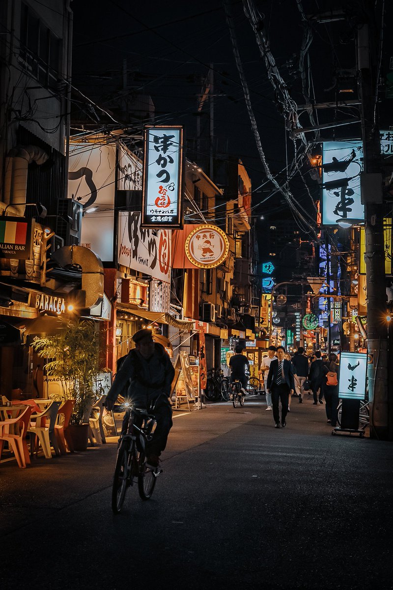 大阪の夜
Osaka Night Life

#Streetphotography #night