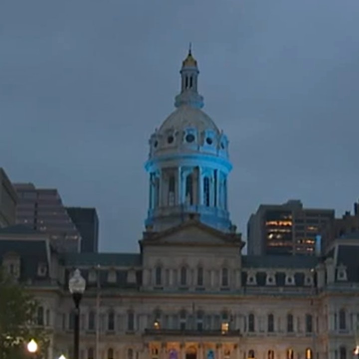 Baltimore! We see you ✨ 🌀 Baltimore City Hall, the Convention Center, The World Trade Center, Camden Yards, and M&T Bank Stadium are all lit turquoise this week for @LUNGFORCE #LungCancerActionWeek. Watch the full story on @wmar2news on.lung.org/3UQP9Li