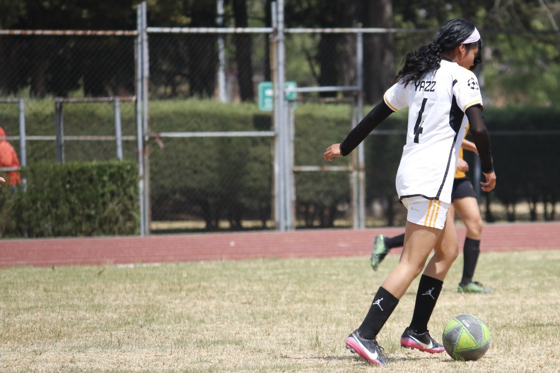 COBAEMex's tweet photo. ¡Excelente demostración de nuestros equipos en los Juegos #CONADEMS! 🏆
Con esfuerzo y talento los equipos femeniles del #COBAEM representaron con orgullo a nuestra institución en Fútbol Asociación ⚽, Baloncesto 🏀 y Voleibol 🏐.
¡Enhorabuena! ⭐
#OrgulloCOBAEM https://t.co/oeKdIh9aHW