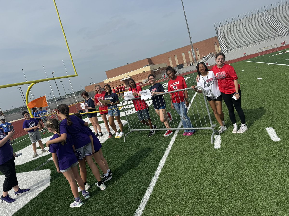 DAY 1 of JISD Field Day!! Such a fun event. VMHS girls t&f volunteered their time to help motivate, encourage and help run the Javelin, 40 and relay @JISD_ATHLETICS @SAVeteransHS @JudsonISD