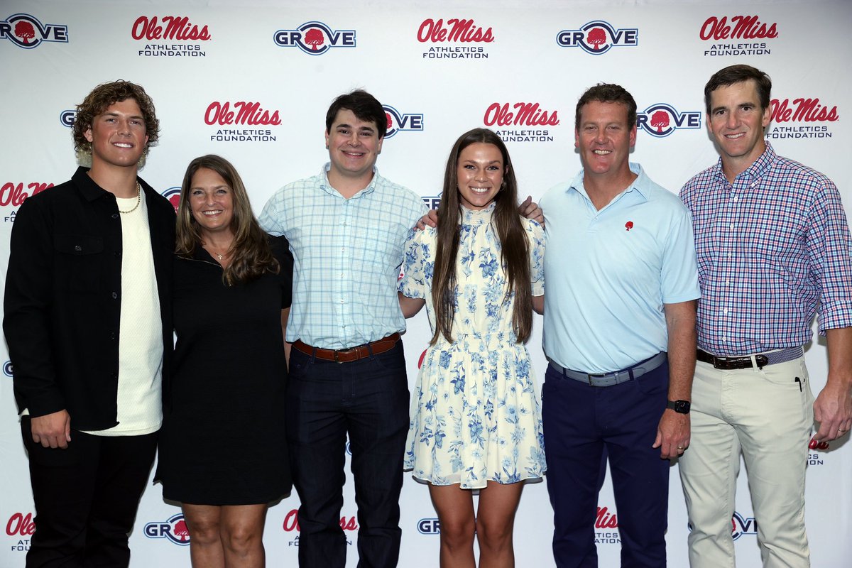 Such an amazing night for @grovecollectnil and @OleMissAF ! We hosted an event centered around all things football and Ole Miss with Jaxson Dart and Eli Manning! 🏈