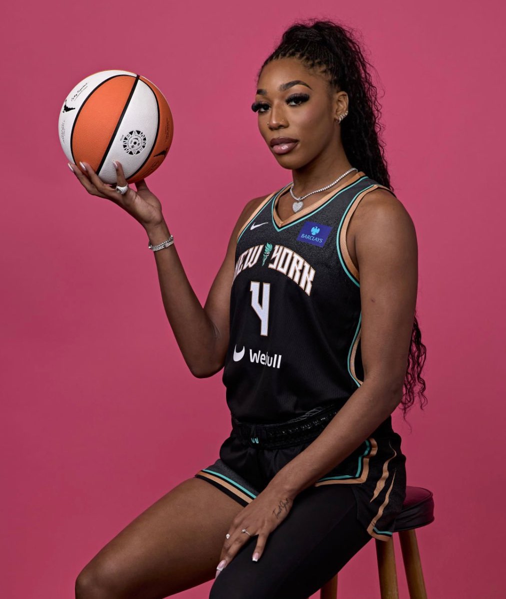 Mississippi State star, Jessika Carter at the New York Liberty’s 2024 Media Day! 🗽