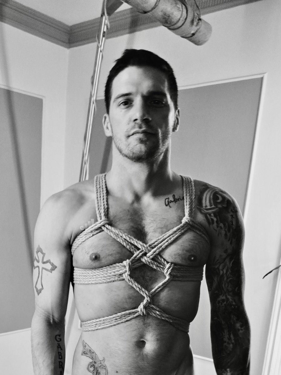So much smolder! Any more and @XXXtyroderick is going to singe my rope. @crystalsvip
