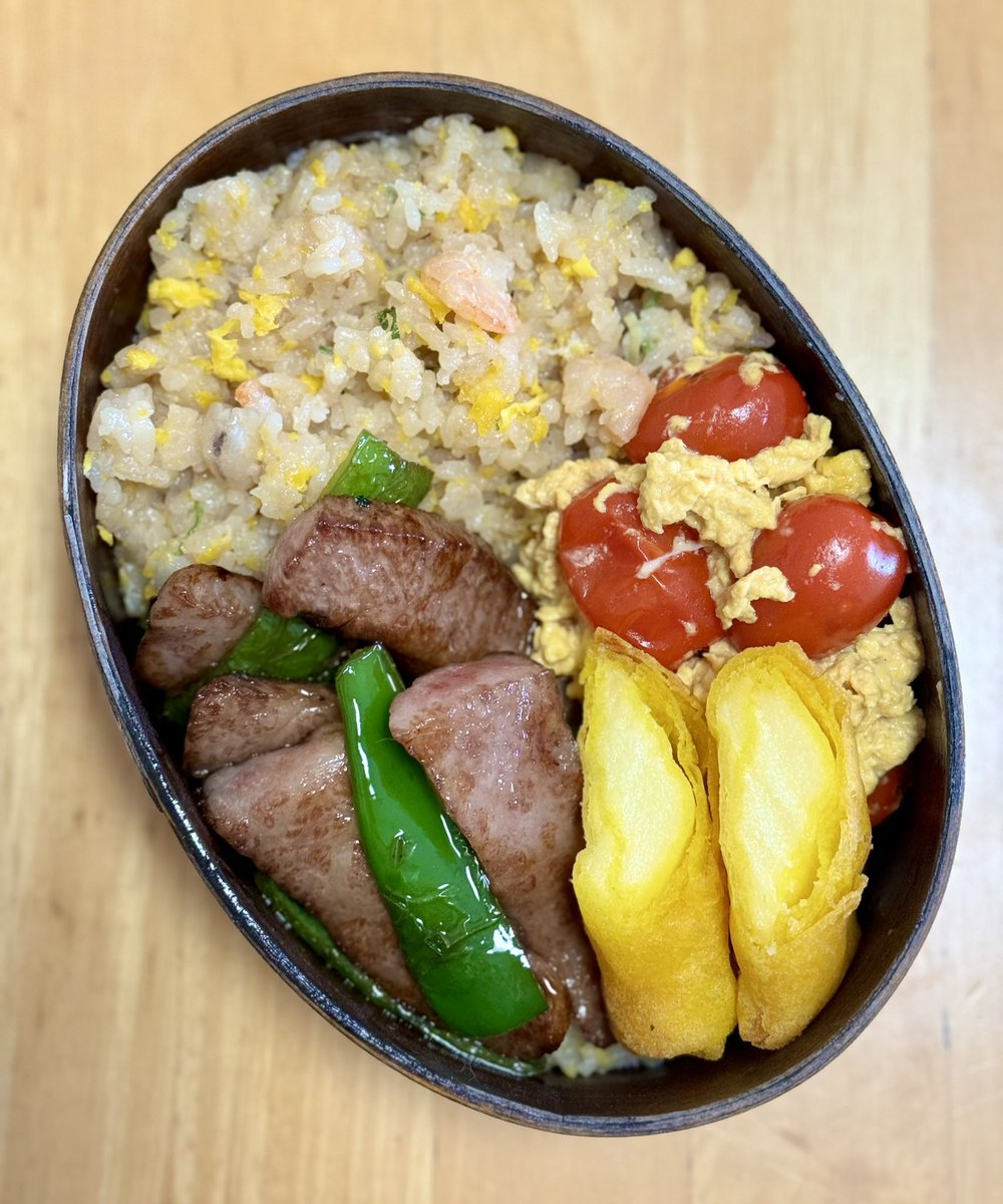 Today’s packed lunch 🍱 fried rice, beef & green pepper stir fry, scrambled eggs with tomato and cheese spring rolls. #今日のお弁当 #bento #packedlunch #leftovers