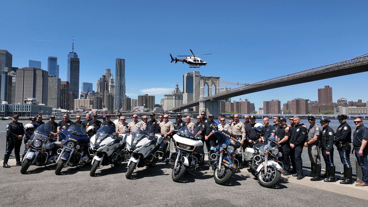 Earlier today, members of @NYPDHighway and @NYPDSpecialops welcomed motor officers from around the nation to New York City. Officers from @CHP_HQ, @LincolnPolice, @southsaltlake Police, and @ACSOSheriffs were greeted by members of the NYPD, @NassauCountyPD, and @nyspolice before…