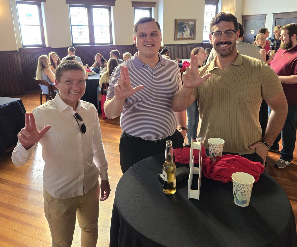 Raise your L if you're graduating from @LouisvilleLaw! Our Brandeis School of Law Alumni Council is celebrating our soon-to-be alumni tonight. 🎓🎉 #UofLGrads2024