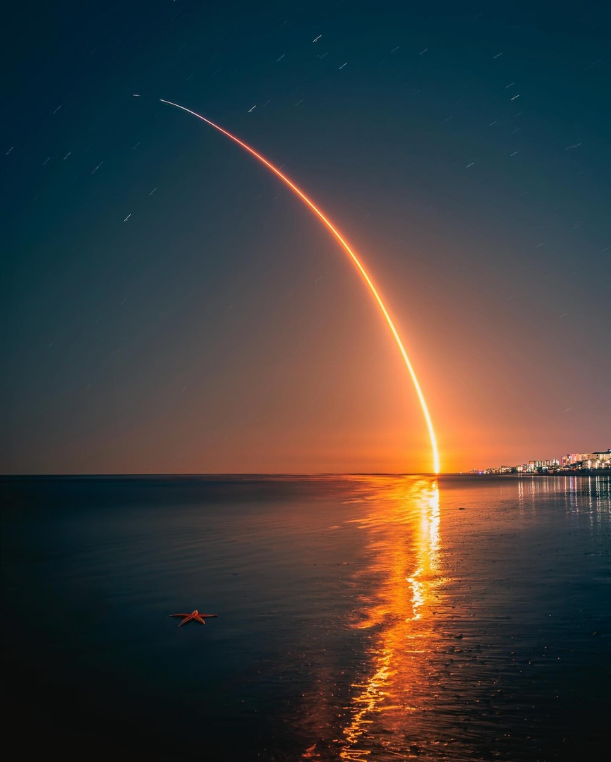 For anyone traveling down to our Space Coast, this could be your view! Reshare if you've ever experienced a rocket launch down here in FL 🚀 #VisitFlorida #NationalSpaceDay 📸 IG: instagram.com/ck_outside/ 📍: @NewSmyrnaBeach1